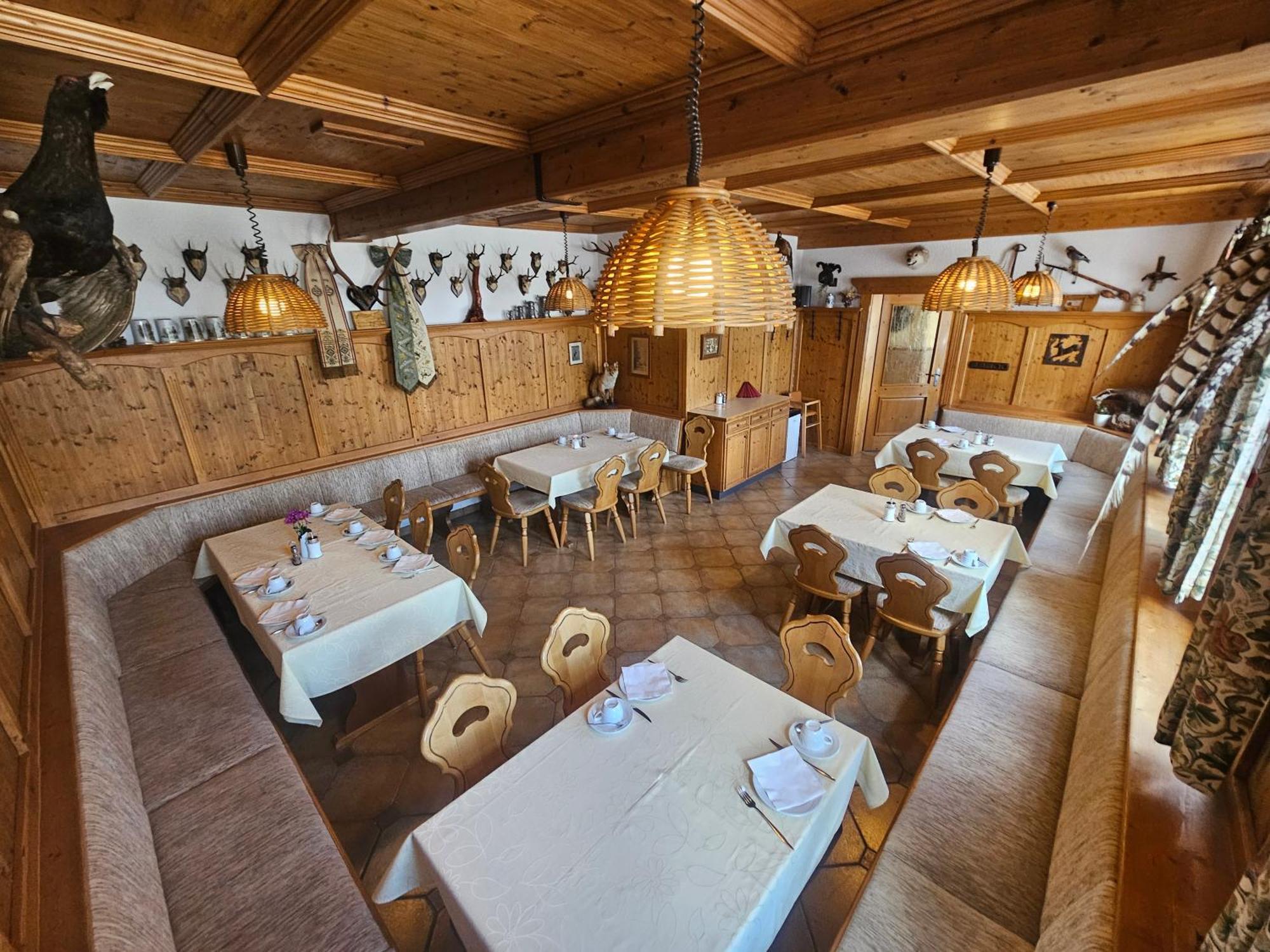 Zum Roten Hirsch im Grünen Wald Saalfeld Saale Exterior foto